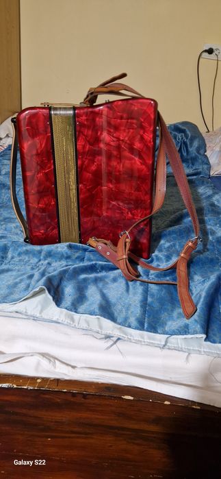 Vând acordeon Hohner