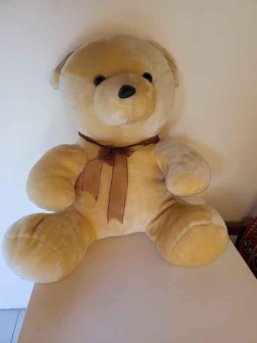 Голям плюшен мечок жълт