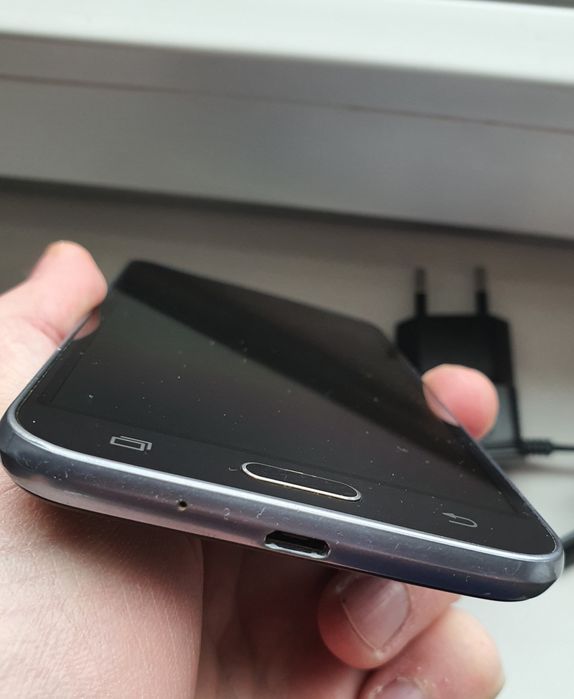 Vând Samsung J3.Pret 190 ron