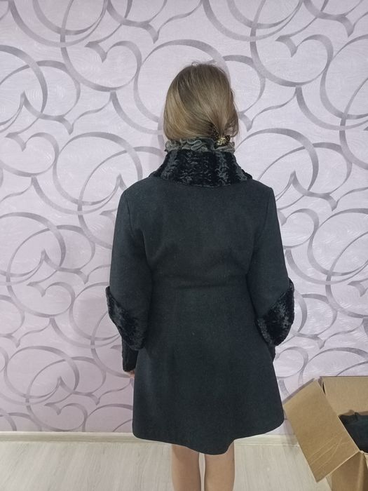 Пальто , с перчатками