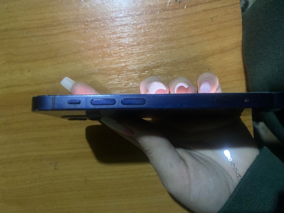 Vând iphone 12 mini