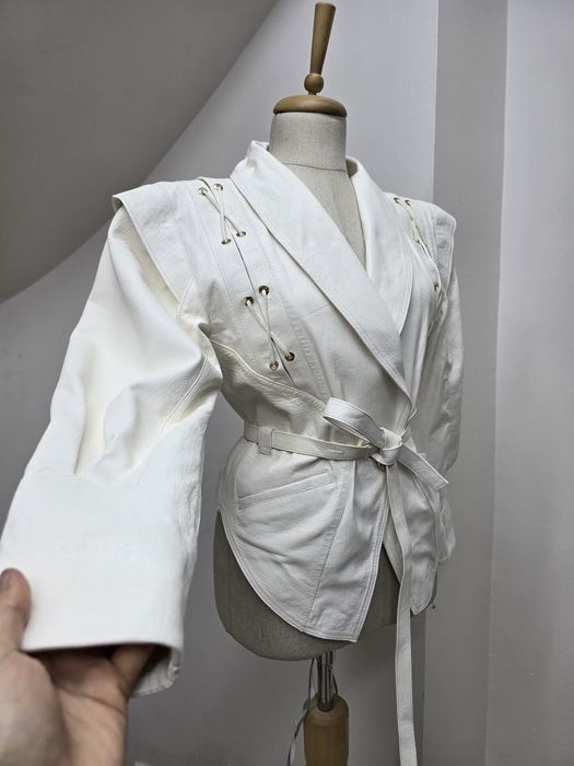 Vand Geaca din piele naturala model nou la 1200 lei