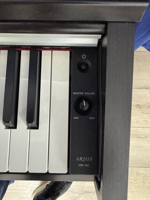 Pianina YAMAHA Ydp-142