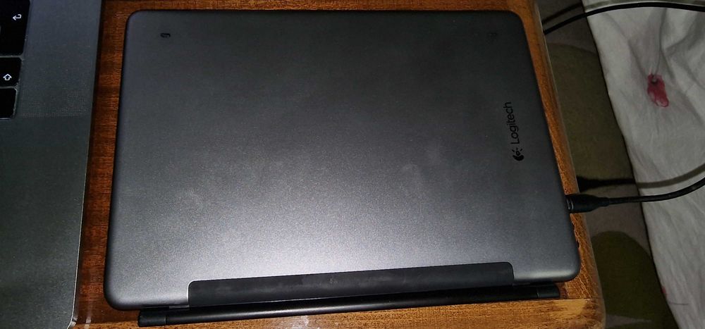 Безжична клавиатура Logitech ultrathin keyboard cover Apple Ipad Air