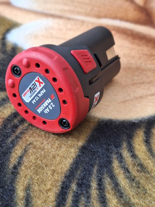 Acumulator litiu-ion de 12 V și 2 Ah,  din seria X 12 V Team,  model  Parkside PAPK 12 A4