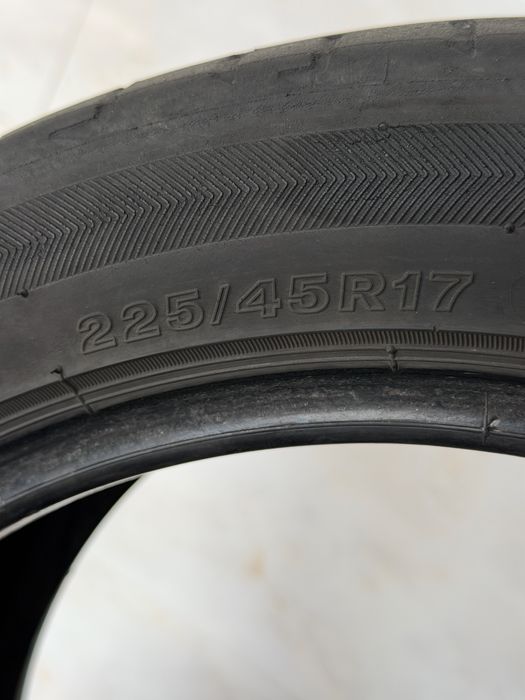 225/45/17 комплект летний резины Bridgestone