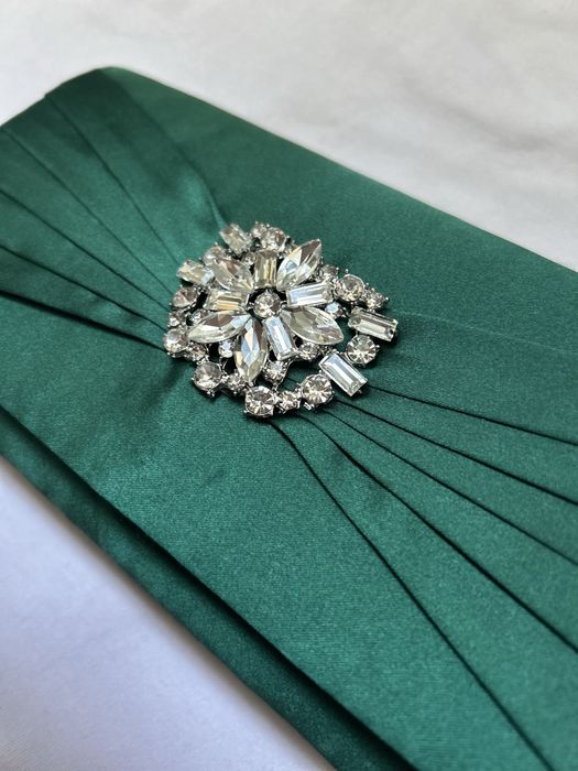 Официална зелена чанта+брошка за коса