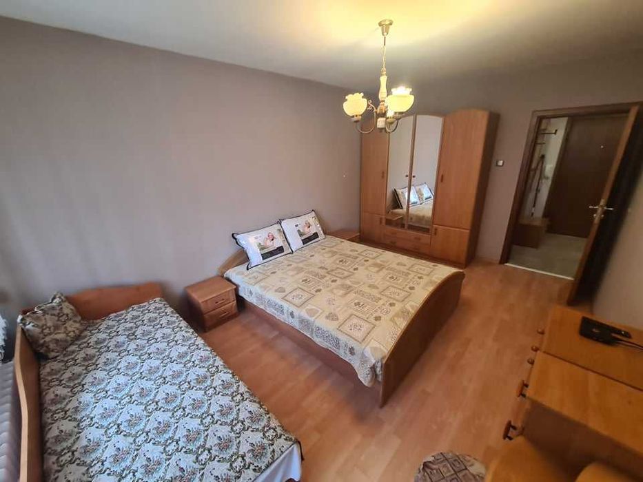 Дава се под наем Двустаен апартамент в Бургас, Славейков - 62 кв.м за 357 € - Снимка #1