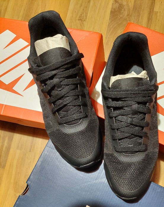 Nike AIR MAX invigor