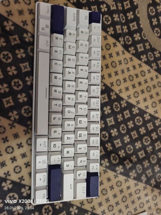 Продам клавиатуру