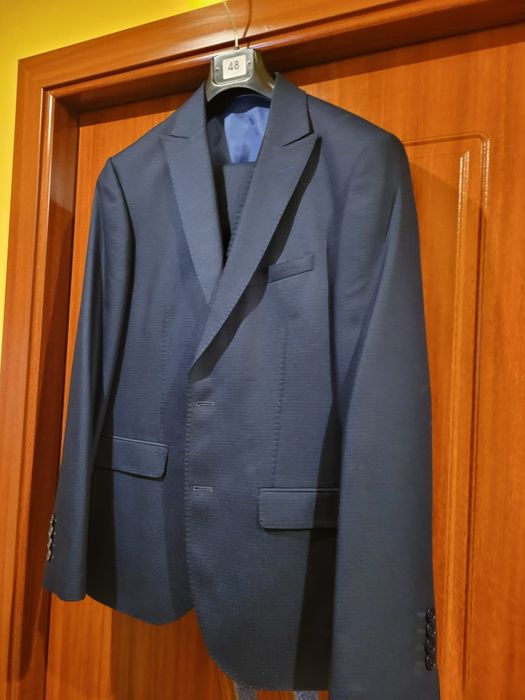 Vând costum barbati