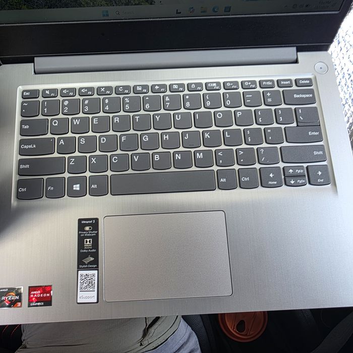Impecabil Lenovo IdeaPad 3 14ADA05 – Ryzen 3 | 8GB RAM | SSD NVMe 256GB | Windows 11 | Baterie excelentă, 95%!