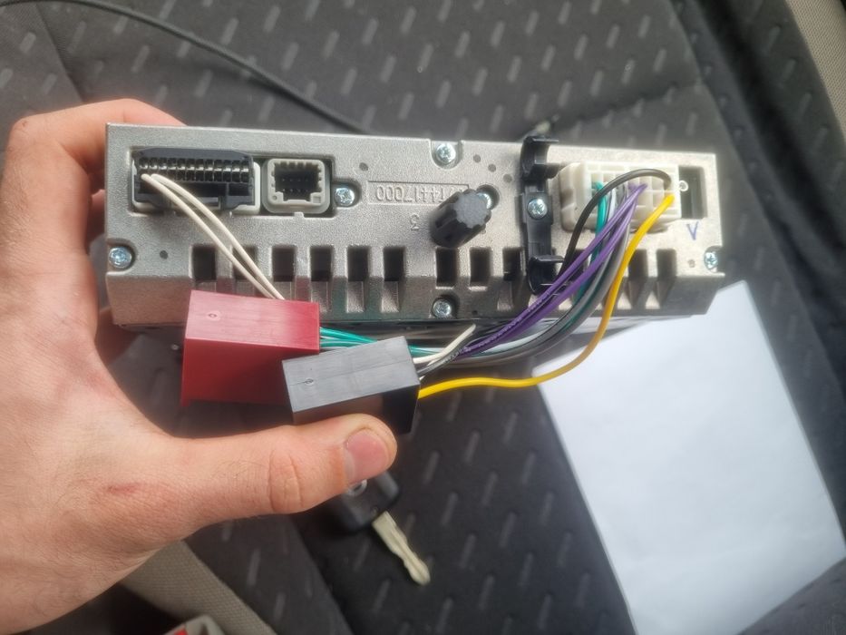 Vând radio cd dacia logan 2