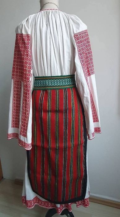 REDUCERE PRET 25%! Costum popular (ie/camasa cu poale, sorturi/catrint