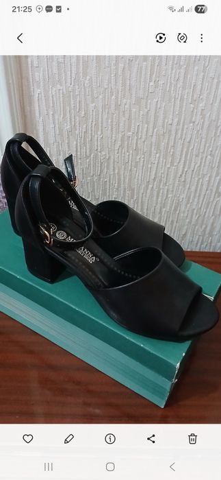 Женская босоножки фирмы Medanna