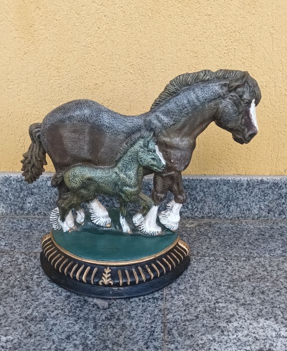 Statuie din Fonta , Opritor pentru Ușa