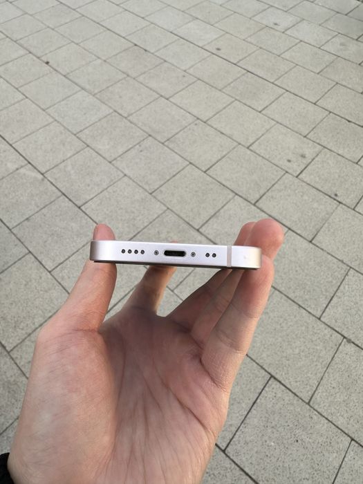 iPhone 13 mini в хорошем состоянии