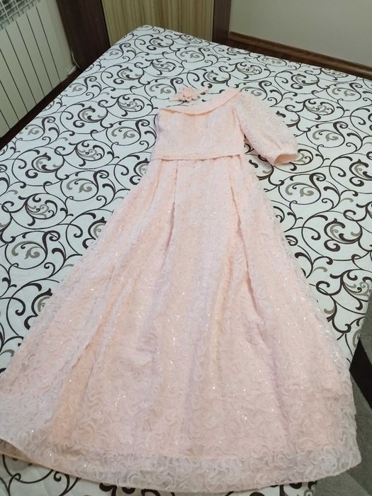 Официална рокля шита по поръчка обличана за броени часове