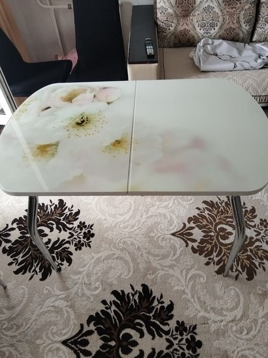 Продам стол стеклянный