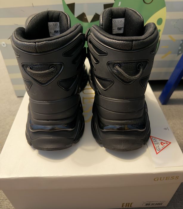 Зимни обувки Guess