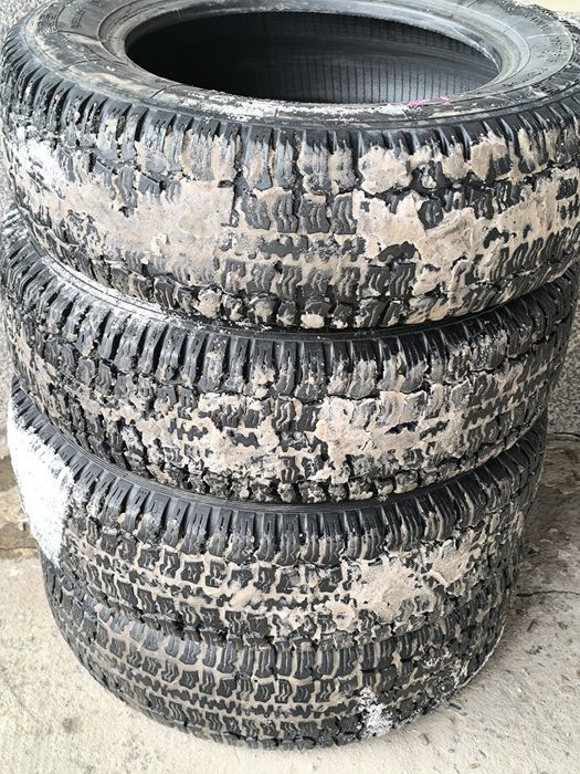 Продам шины на Ниву.