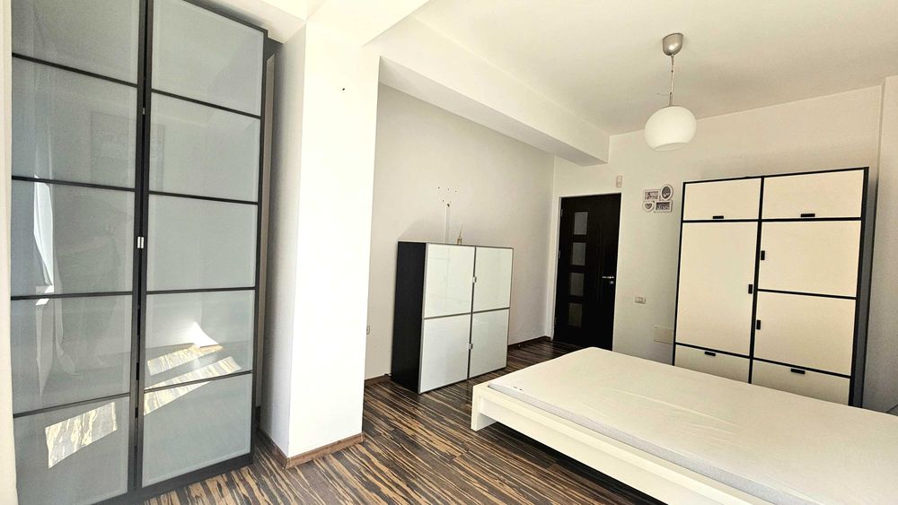 Inchiriez apartament cu curte