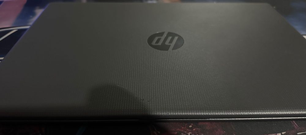 Продавам чисто нов HP Laptop на няколко месеца