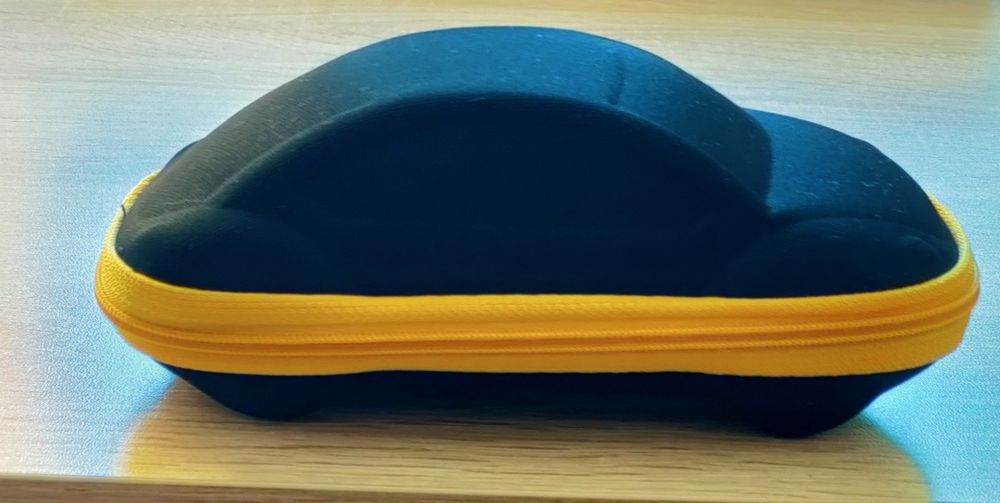 Три несесера и кутия за очила