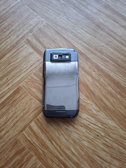 Три телефона ,нямат зарядно!