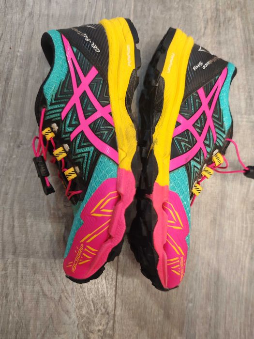 Asics dama  deosebiti aproape noi! 35.5