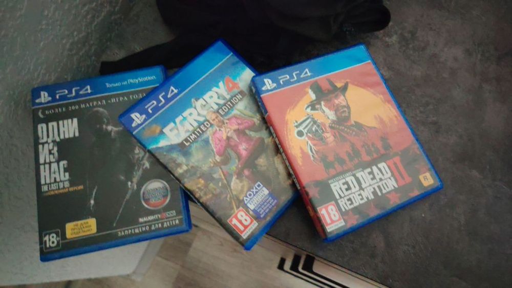 Диски с играми на PS5