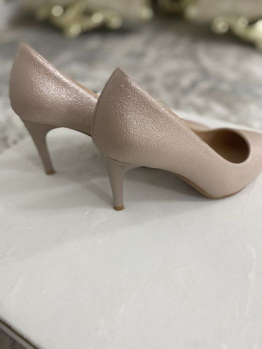 Женские туфли на каблуке