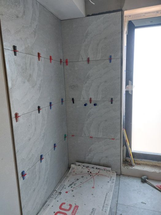 Montaj gresie Oradea Montaj faianta Oradea amenajari interioare Oradea Renovari apartamente Finisaje interioare Oradea