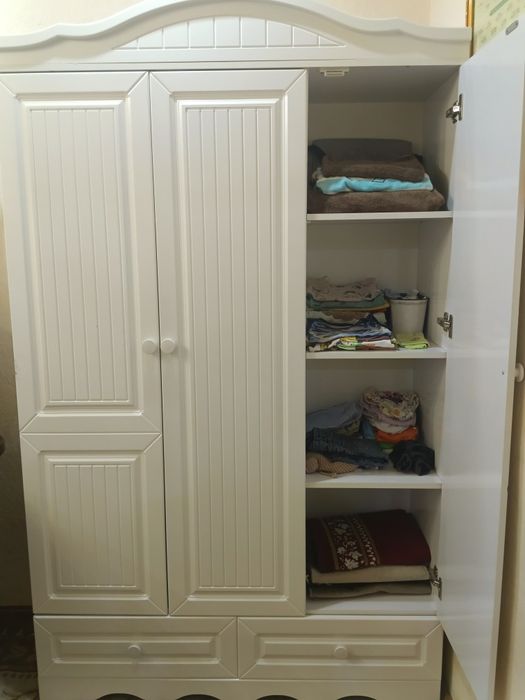 Котта ок шкаф яхши холатда