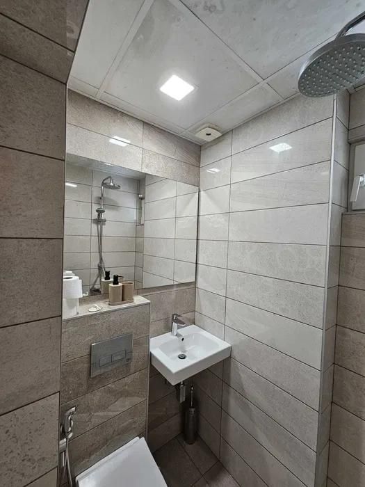 Дава се под наем Двустаен апартамент в Варна, Център - 40 кв.м за 573.24 € - Снимка #2