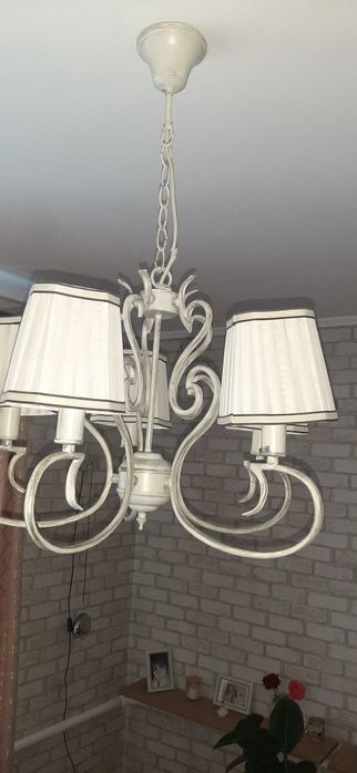 Продам люстру, 5 роковая,  новая ,