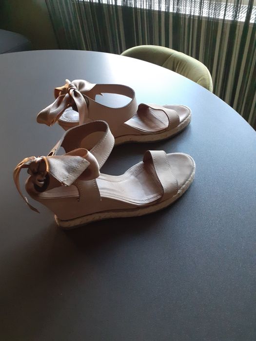 Sandale cu funda in spate