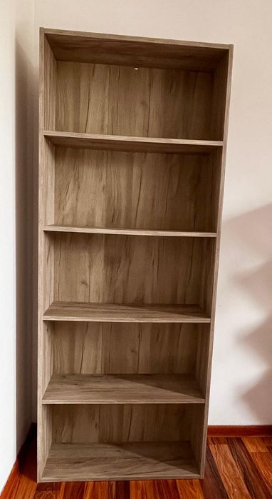 Vand URGENT –  Biblioteca  din lemn noua