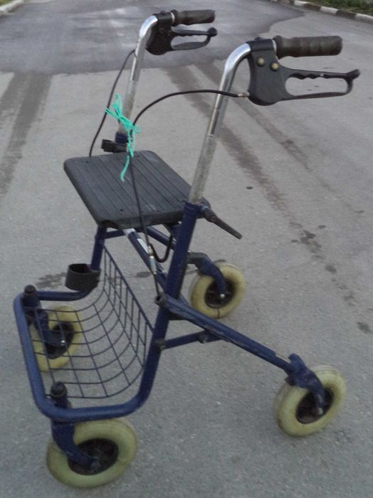 ПРОХОДИЛКА сгъваема с две спирачки