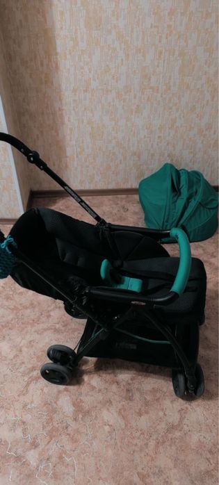 Продам коляску Joie