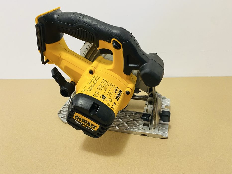 Circular dewalt DCS391