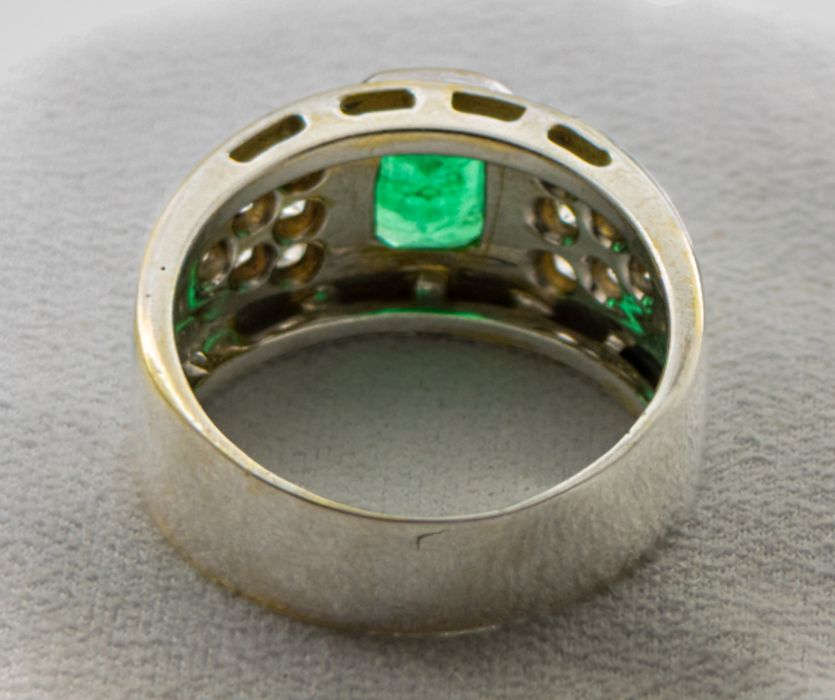 Дамски златен пръстен - 18 каратово бяло злато с брилянти