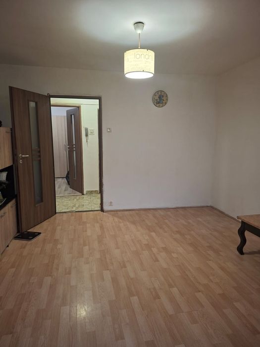 Vand apartament cu 3 camere zona Dambu Pietros