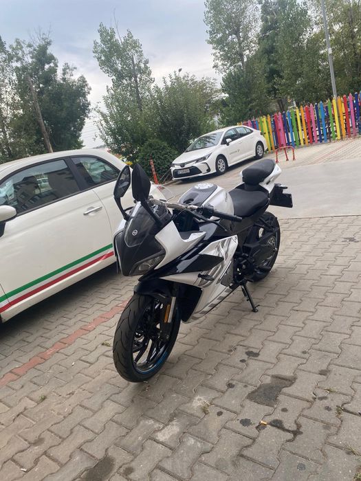 CFMoto 300SR ABS 2025