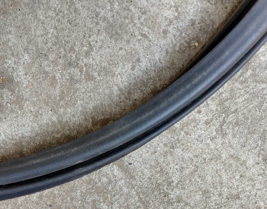 Продавам гумени уплътнения за вратите от RENAULT GRAND SCENIC II