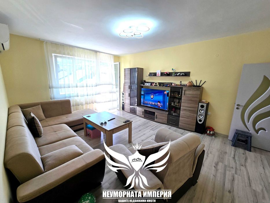 Продавам тристаен/четиристаен 121кв.м. с гараж, изба и таван в гр.Асеновград широк център