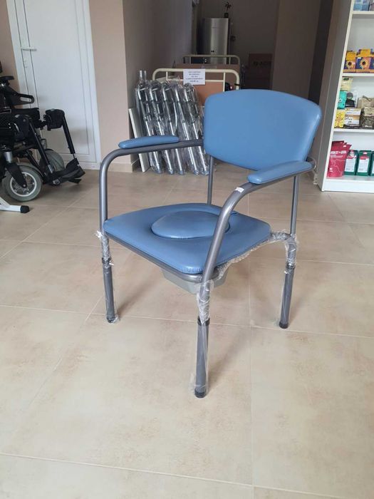 Тоалетен стол с кожена седалка-регулируем №8005