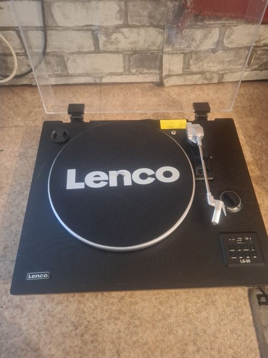 Виниловый проигрыватель Lenco LS-55BK