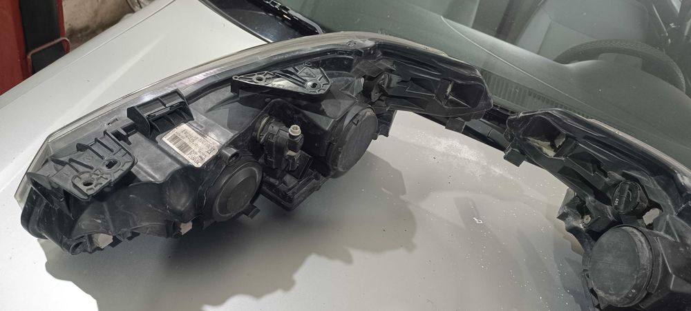 Faruri cu lupa si xenon Renault Laguna 2 facelift 2006