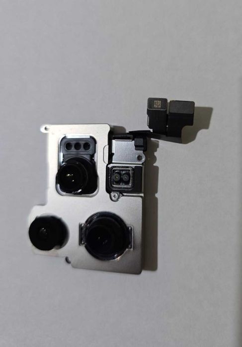 Камера iPhone 16 Pro оригинальная